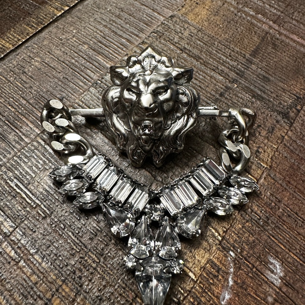 Dylanlex - Lion Brooch